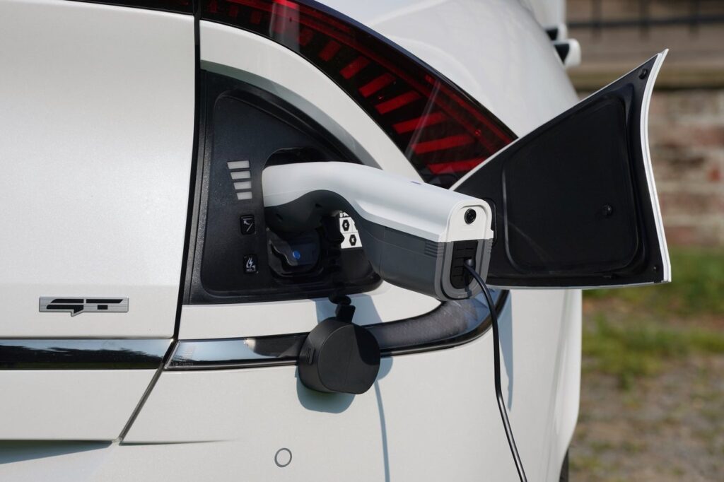 V2L-Connector Anschluss am E Auto