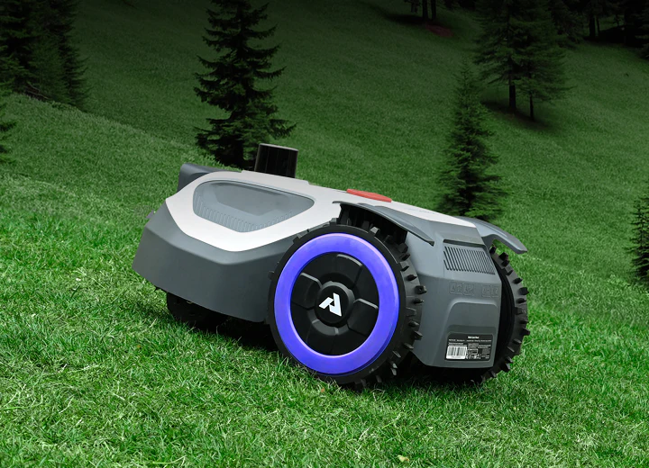 anthbot rasenroboter testsieger am hang