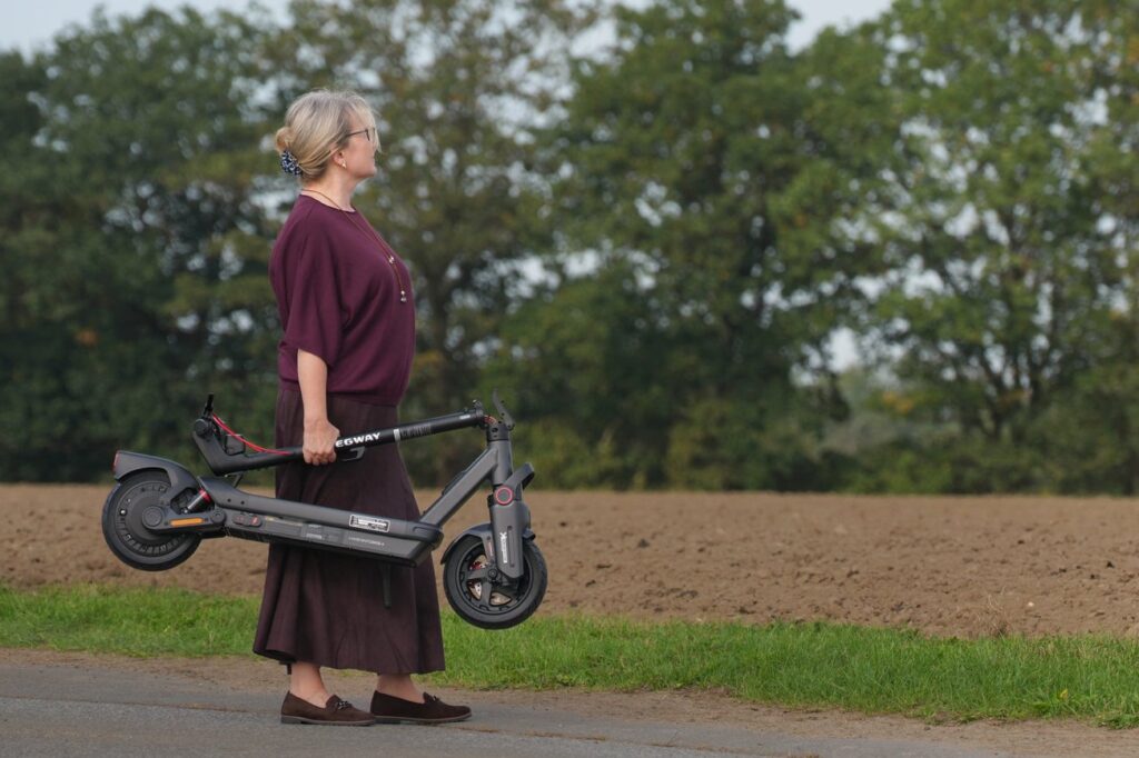 Segway-Ninebot-MAX-G3-zusammengeklappt