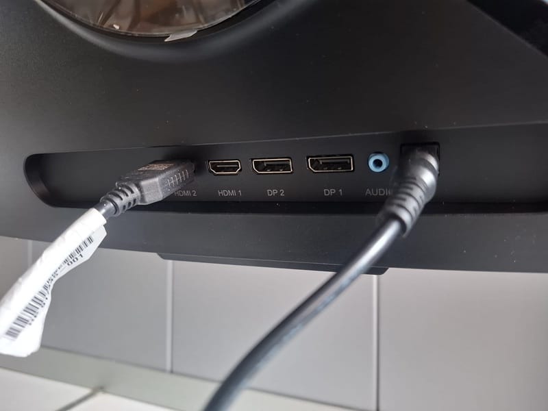 Titan Army Monitor 27 Zoll mit je 2 HDMI und DP Steckerplätze