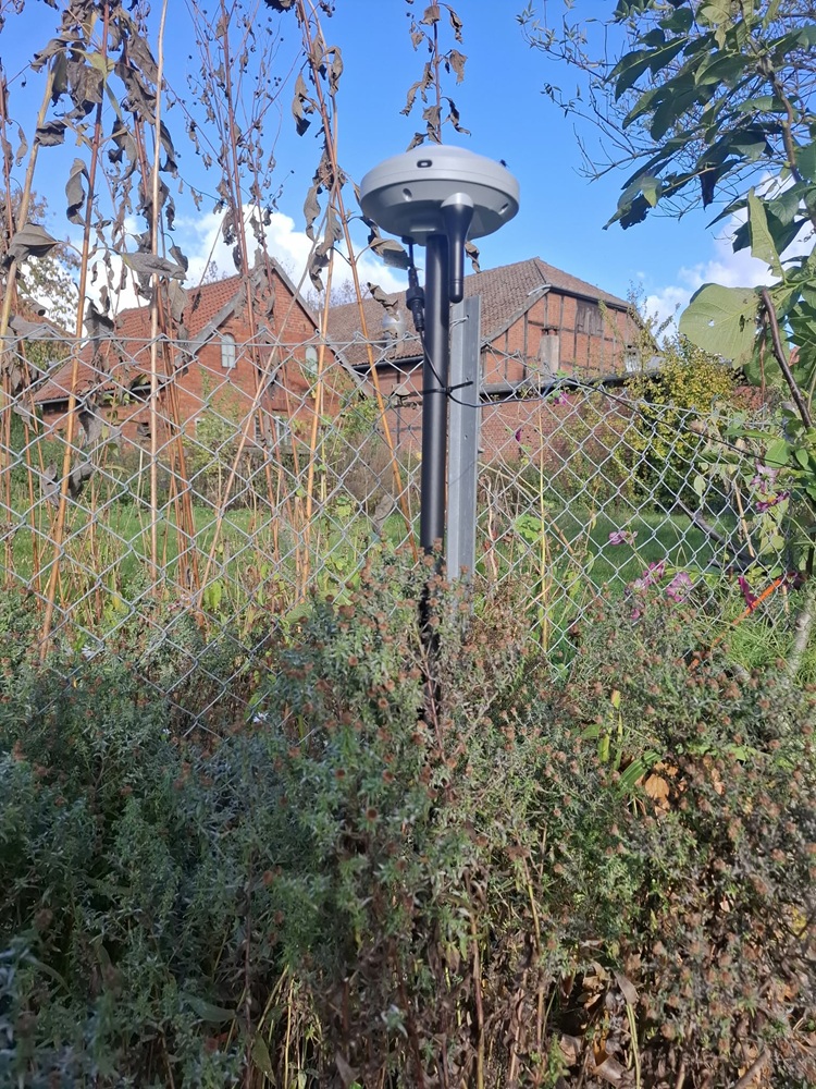 Anthbot-M5-Sendemast-im-garten
